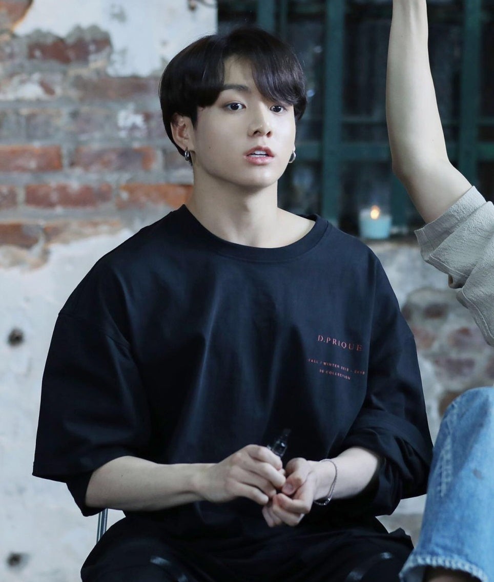 GVG FASHION BTS JUNGKOOK PICK - DPRIQUE 06 LAYERED T-SHIRT BLACK